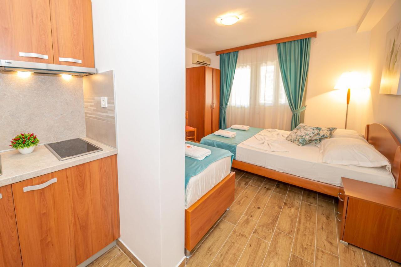 Guest House S-Lux Petrovac Luaran gambar