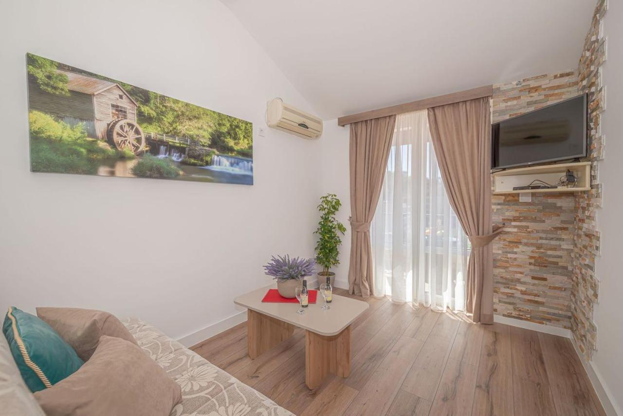 Guest House S-Lux Petrovac Luaran gambar