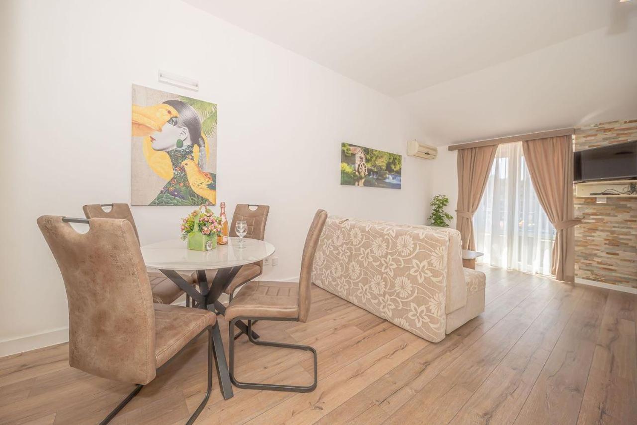 Guest House S-Lux Petrovac Luaran gambar