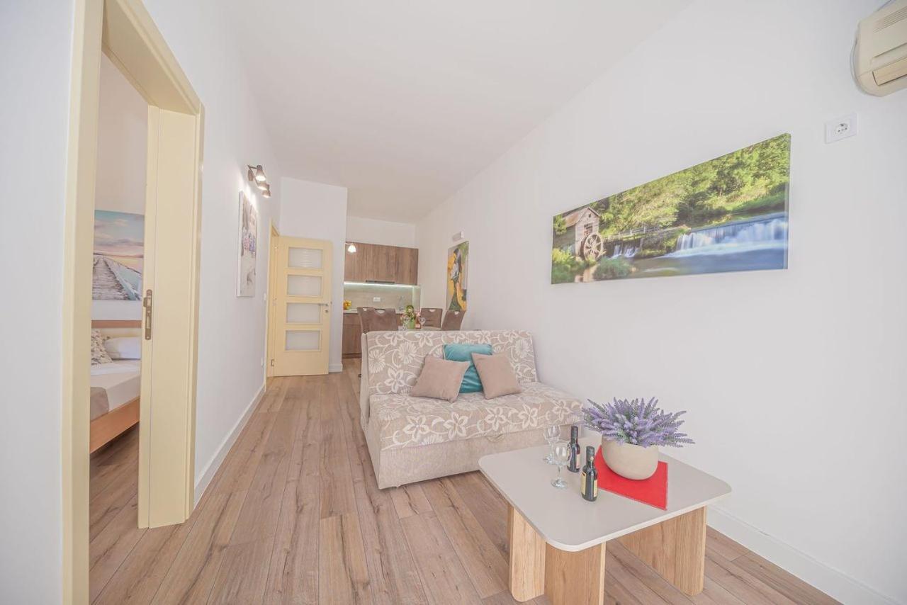 Guest House S-Lux Petrovac Luaran gambar
