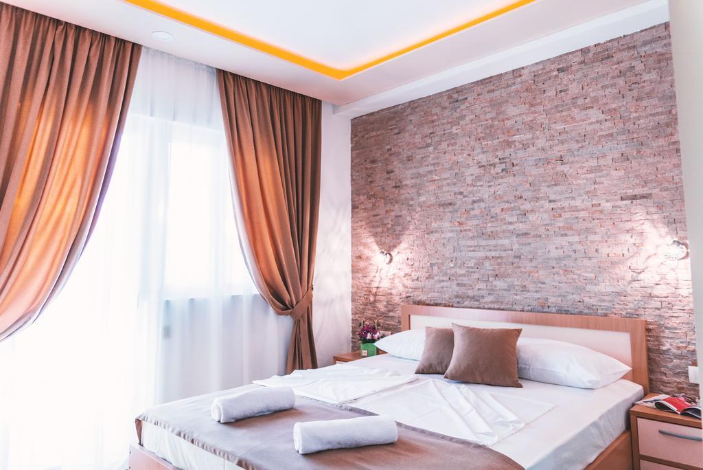 Guest House S-Lux Petrovac Luaran gambar
