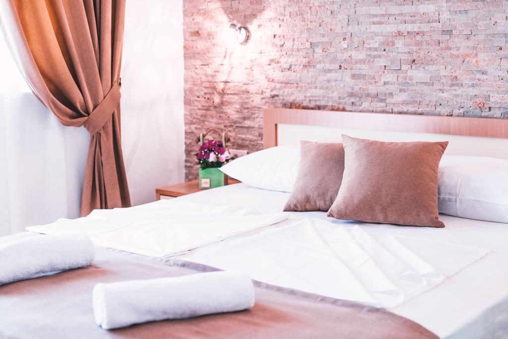 Guest House S-Lux Petrovac Luaran gambar