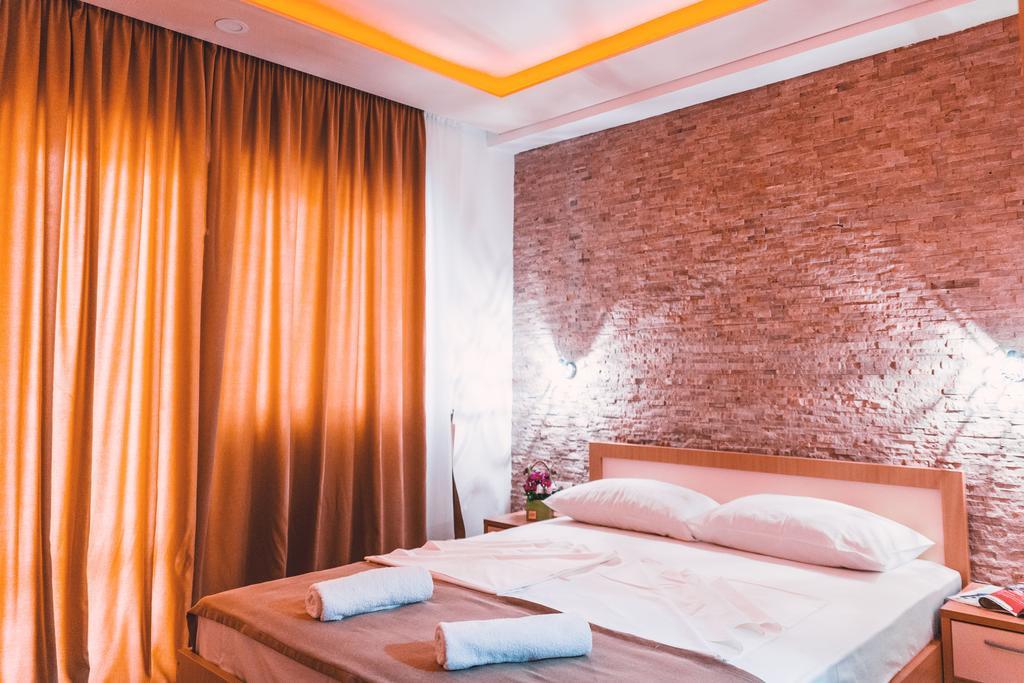 Guest House S-Lux Petrovac Luaran gambar