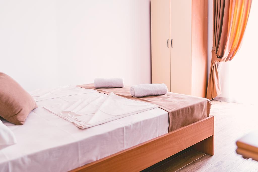 Guest House S-Lux Petrovac Luaran gambar