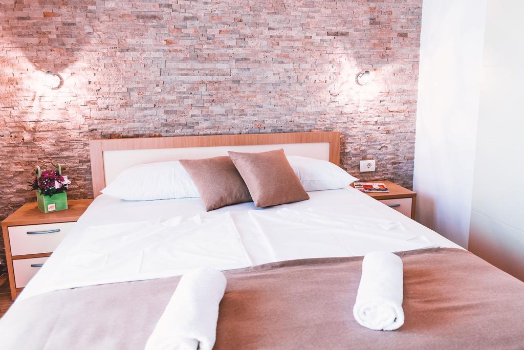 Guest House S-Lux Petrovac Luaran gambar