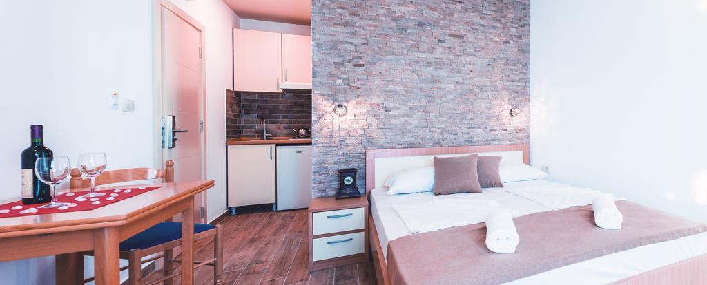 Guest House S-Lux Petrovac Luaran gambar